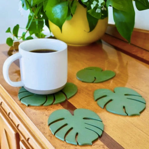 Set de posavasos magnéticos con forma de hojas de monstera – Imitación planta con base tipo maceta, decoración creativa para mesa